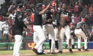 Leones superan susto en el primer juego de la final y derrotan a Toros 7-6