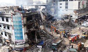 Elevan a 60 la cifra de muertos por el incendio en un centro comercial de Pakist&aacute;n