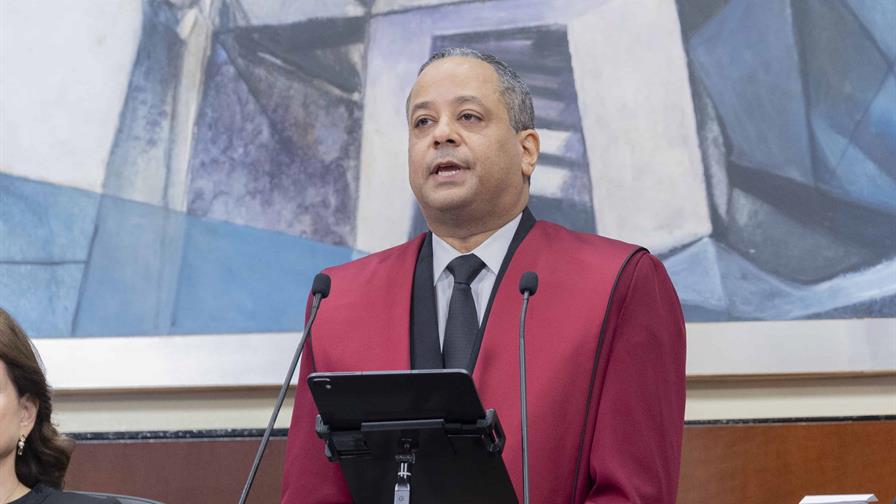 Presidente del TC dice controversias por sus fallos son "un signo de fortaleza democr&aacute;tica"