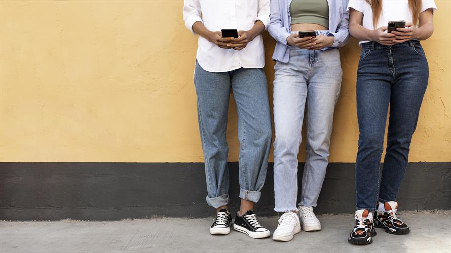 Uno de cada cinco estudiantes latinoamericanos usa la IA para elegir universidad en España Uno de cada cinco estudiantes latinoamericanos usa la IA para elegir universidad en España