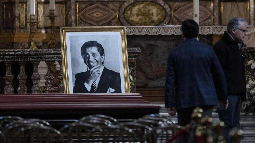 La moda, el cine y sus musas lloran al gran Valentino en su &uacute;ltimo adi&oacute;s en Roma