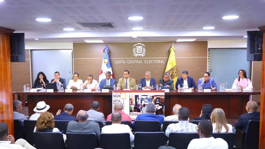 JCE socializa con partidos pol&iacute;ticos el nuevo proceso de cedulaci&oacute;n