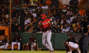 Navarro y Lake golpean a los Toros y el Escogido se pone 2-0
