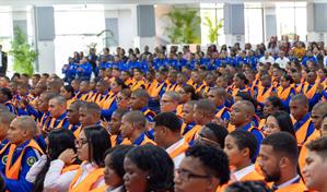 El Cesac grad&uacute;a 199 nuevos agentes de control de la aviaci&oacute;n civil