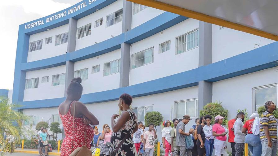 Buscan prohibir la entrada a mujeres extranjeras con más de seis meses de embarazo Buscan prohibir la entrada a mujeres extranjeras con más de seis meses de embarazo