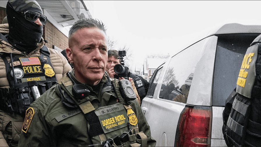 Jurado de EE. UU. absuelve a inmigrante acusado de planear asesinato de un agente fronterizo Jurado de EE. UU. absuelve a inmigrante acusado de planear asesinato de un agente fronterizo