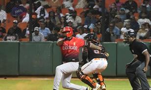 Aprovechar el momento: clave del Escogido despu&eacute;s de dos outs en el Francisco Micheli