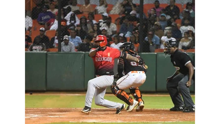 Aprovechar el momento: clave del Escogido despu&eacute;s de dos outs en el Francisco Micheli