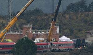 Los investigadores del accidente de tren en Espa&ntilde;a apuntan a un carril fracturado