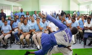 Inefi impulsa el desarrollo del Sur con remozamiento de canchas y programas deportivos