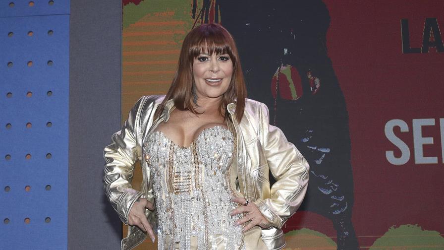 Alejandra Guzm&aacute;n habla de la enfermedad que padece: "Me rehicieron la columna"