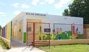 Abinader inaugura techado de cancha y nuevas aulas en escuela en Dajab&oacute;n