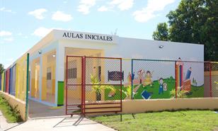 Abinader inaugura techado de cancha y nuevas aulas en escuela en Dajab&oacute;n
