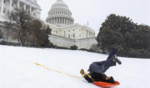 Apagones, vuelos cancelados, supermercados vac&iacute;os: una gran tormenta invernal azota EE. UU.