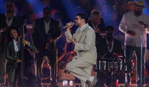 Bad Bunny desata el perreo en Medell&iacute;n con Arc&aacute;ngel como invitado