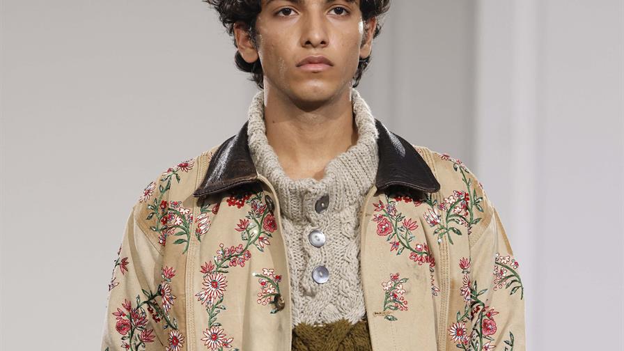 La b&uacute;squeda de novedades lleva el bordado a la moda masculina