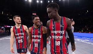 El Baskonia impone su solidez y su f&iacute;sico ante el Joventut