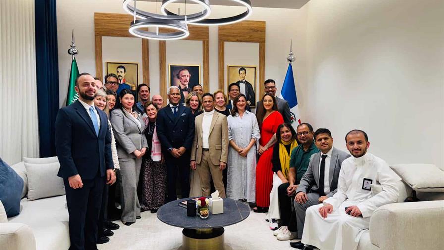 Embajada dominicana en Arabia Saudita reúne por primera vez a connacionales de la región Embajada dominicana en Arabia Saudita reúne por primera vez a connacionales de la región