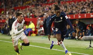 Remontada del Sevilla sobre un Athletic en ca&iacute;da libre