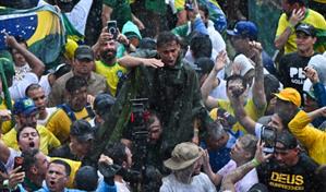 Ocho personas en condiciones inestables por rayo que cay&oacute; cerca de seguidores de Bolsonaro en Brasil