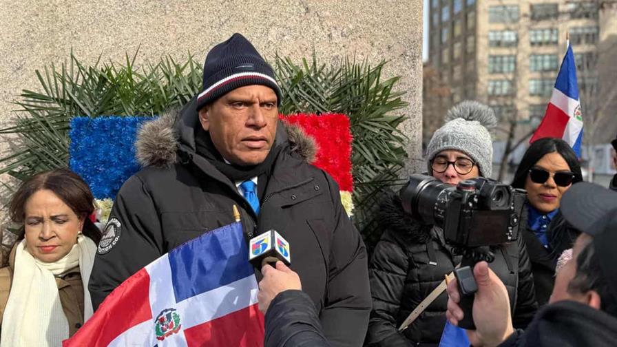 Consulado dominicano en NY rinde homenaje a Duarte con ofrenda floral Consulado dominicano en NY rinde homenaje a Duarte con ofrenda floral