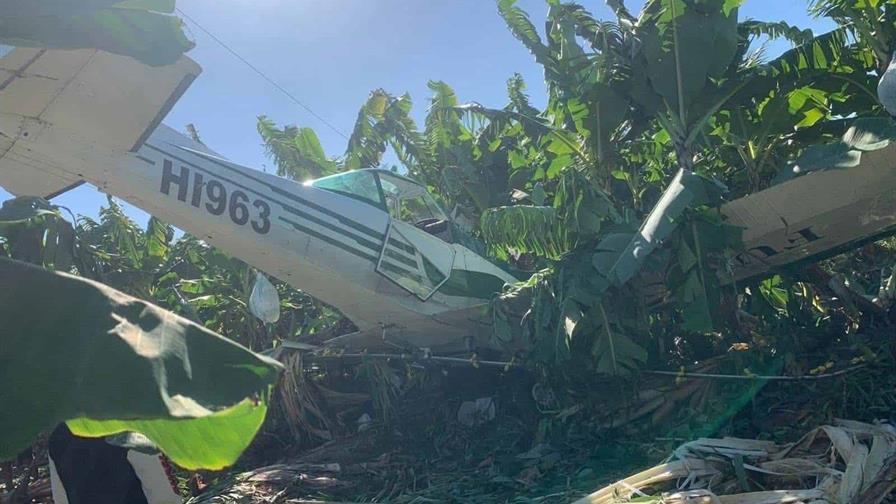 Piloto resulta ileso tras avioneta de fumigación  caer en finca de Hatillo Palma en Montecristi