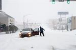 Casi la mitad de EE. UU. declara emergencia por temporal de nieve y hielo