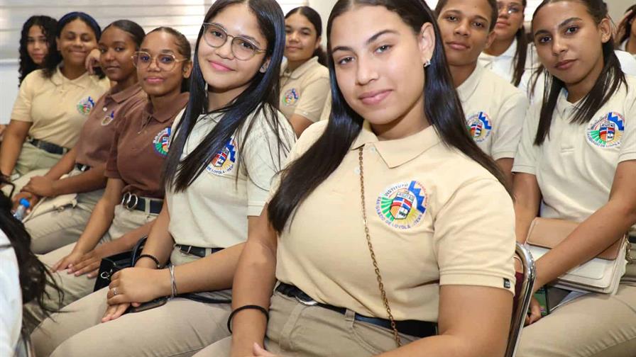 Abinader anuncia 400 becas para estudiantes de Dajab&oacute;n durante lanzamiento de Extensi&oacute;n del Loyola