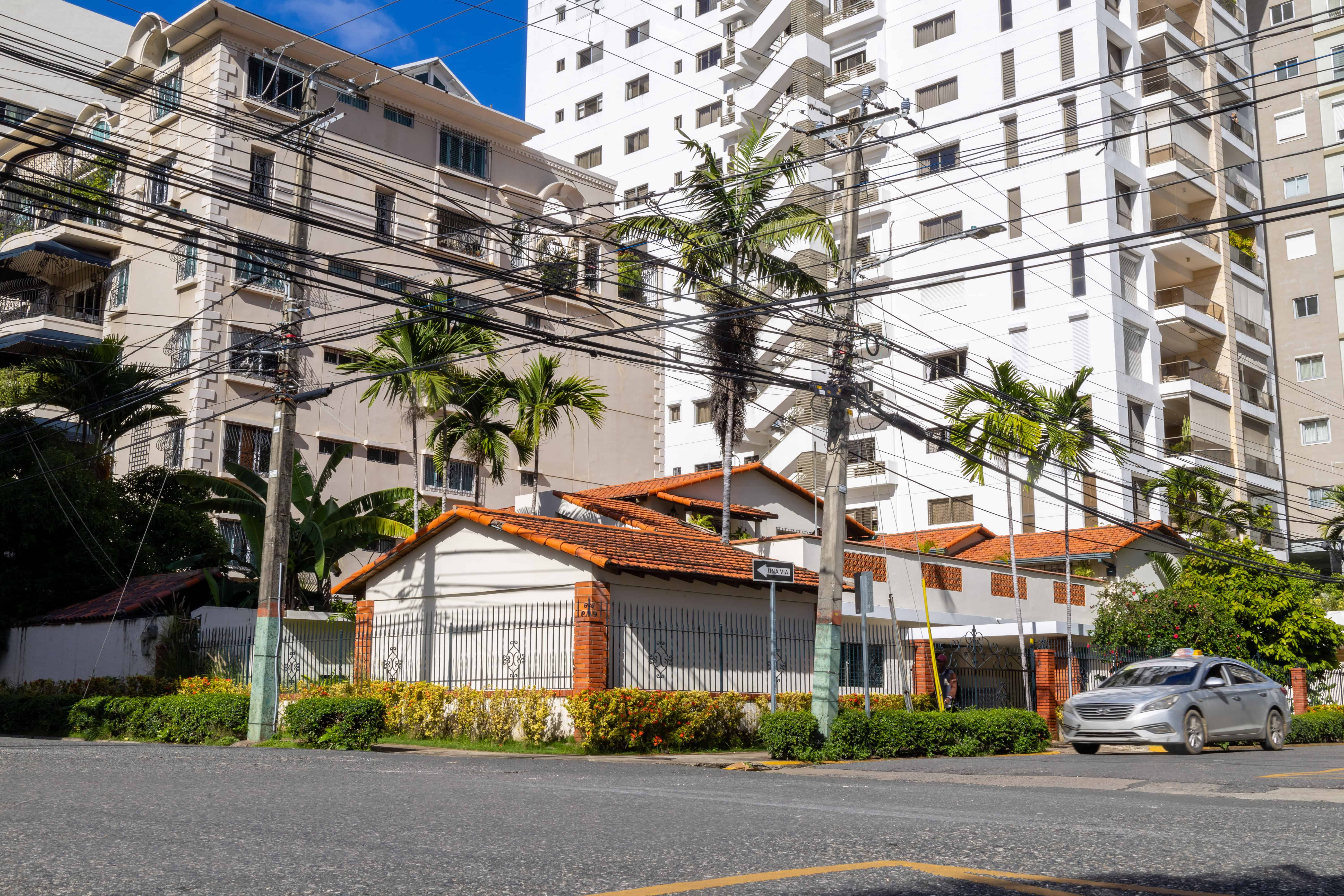 Las viviendas unifamiliares en medio de torres tambi&eacute;n marcan una &eacute;poca de un lugar.&nbsp;&nbsp;