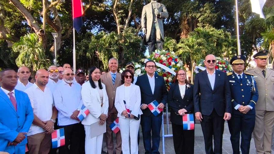 Autoridades conmemoran en Santiago el 213 aniversario del natalicio de Juan Pablo Duarte Autoridades conmemoran en Santiago el 213 aniversario del natalicio de Juan Pablo Duarte