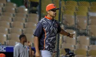 V&iacute;ctor Est&eacute;vez, m&aacute;nager de los Toros: la mentalidad es seguir inning por inning
