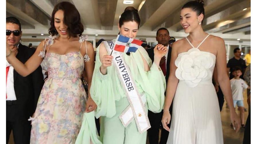 A ritmo de merengue, abrazos y besos, RD recibe a la Miss Universo F&aacute;tima Bosch