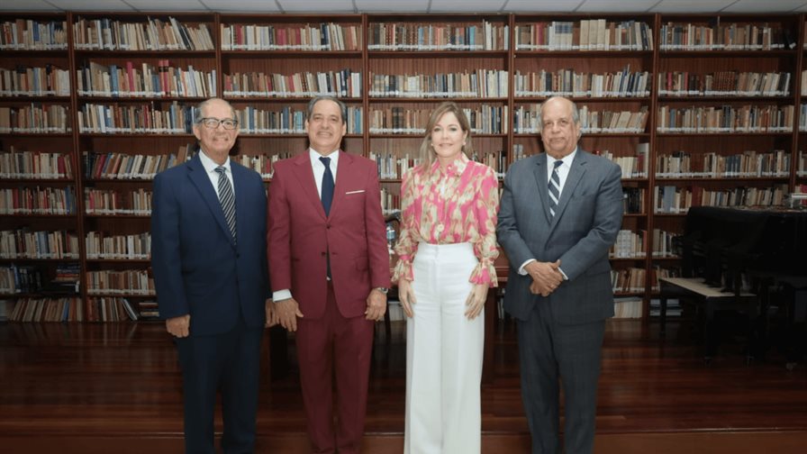 Pedro Verg&eacute;s recibe el Premio Nacional de Literatura 2026