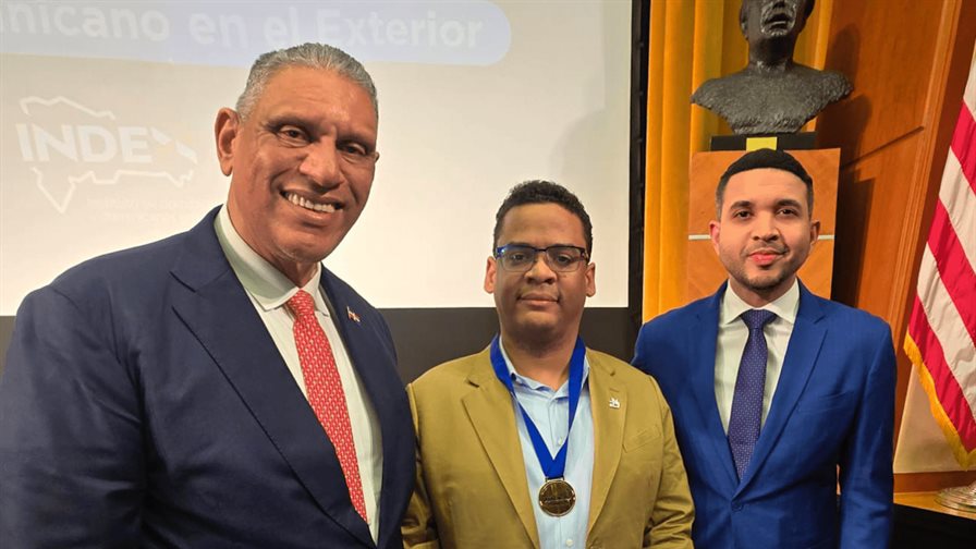 Juan Luis Vargas Molina es reconocido en 4ta entrega del Premio Nacional de la Juventud en NY