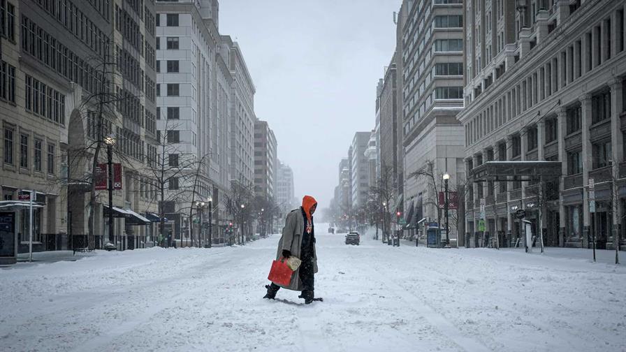 Suben a 18 los muertos por tormenta invernal en Estados Unidos