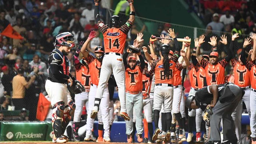 &iexcl;Los Toros viven! Se rebelan en el noveno, ganan su primero de la serie final y est&aacute;n 1-2