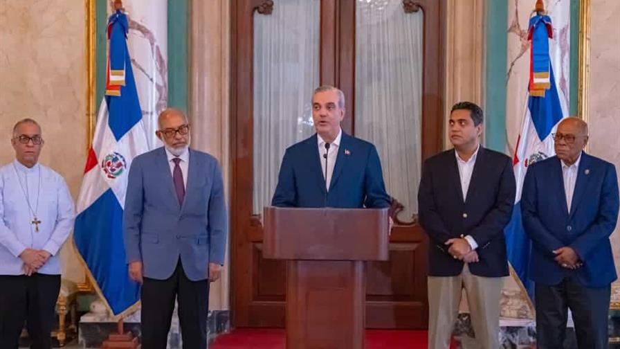 Abinader designa comisi&oacute;n de veedur&iacute;a que supervisar&aacute; ejecuci&oacute;n de obras deportivas