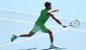 Hasta 45 grados amenazan a Alcaraz y De Mi&ntilde;aur y ponen en jaque al Abierto de Australia