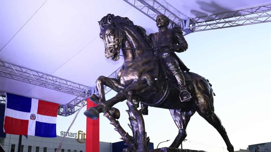 Duarte a caballo: develan primera estatua ecuestre del prócer que evoca liderazgo y vocación militar Duarte a caballo: develan primera estatua ecuestre del prócer que evoca liderazgo y vocación militar