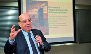 William Gilles: el derecho frente a la revoluci&oacute;n digital: adaptar las normas a la era de los datos