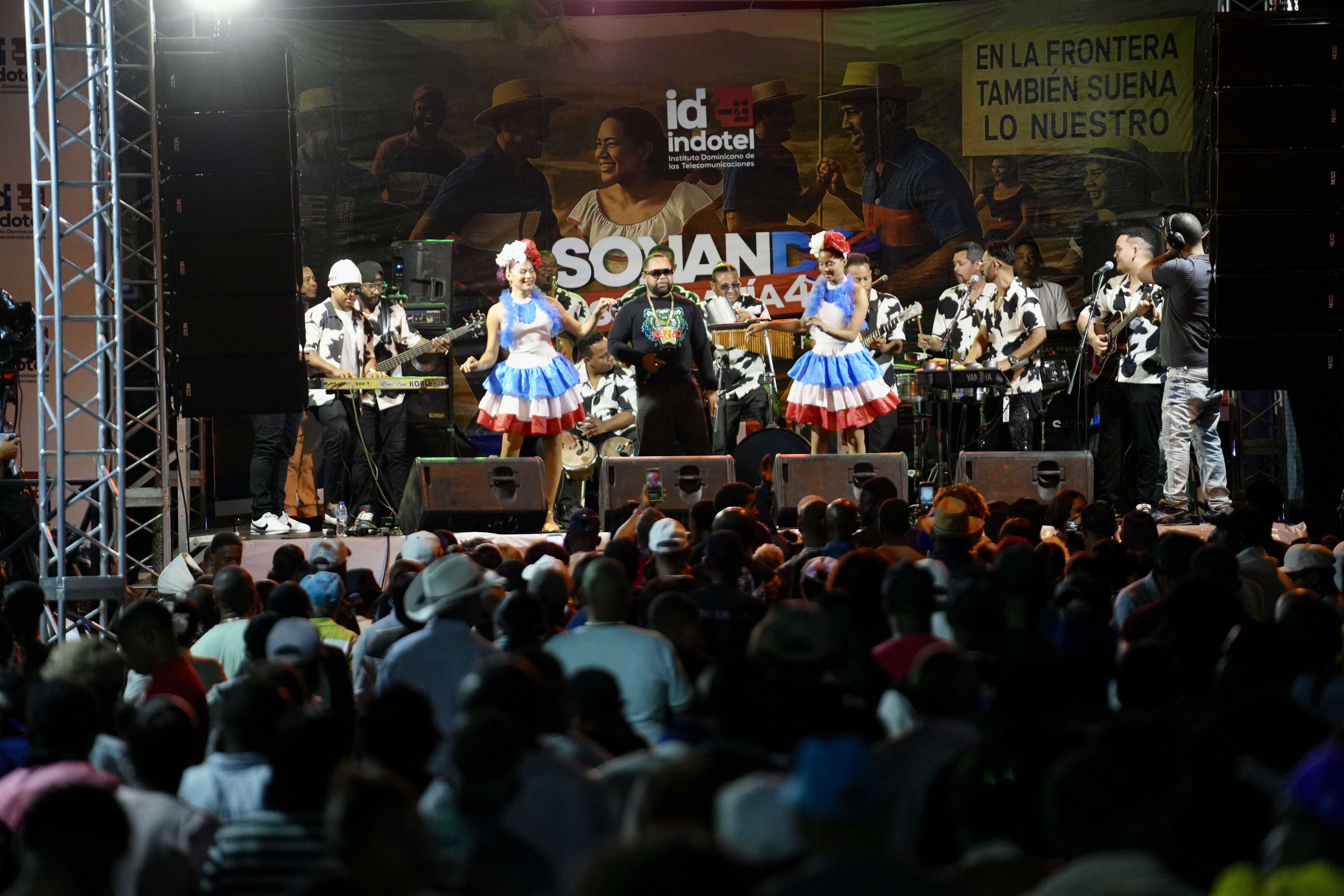 El p&uacute;blico de Hondo Valle disfrut&oacute; del espect&aacute;culo musical del proyecto Sonan-Do, impulsado por Indotel dentro de su iniciativa Soberan&iacute;a 4.0.