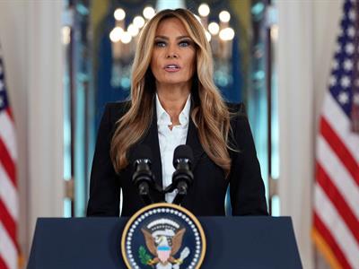 Melania Trump llama a protestas pacíficas en Mineápolis tras muerte