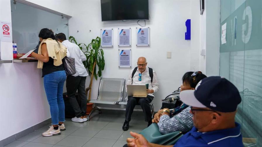 Migraci&oacute;n emiti&oacute; 48,648 permisos de viaje para menores en el 2025 y redujo su entrega a 24 horas