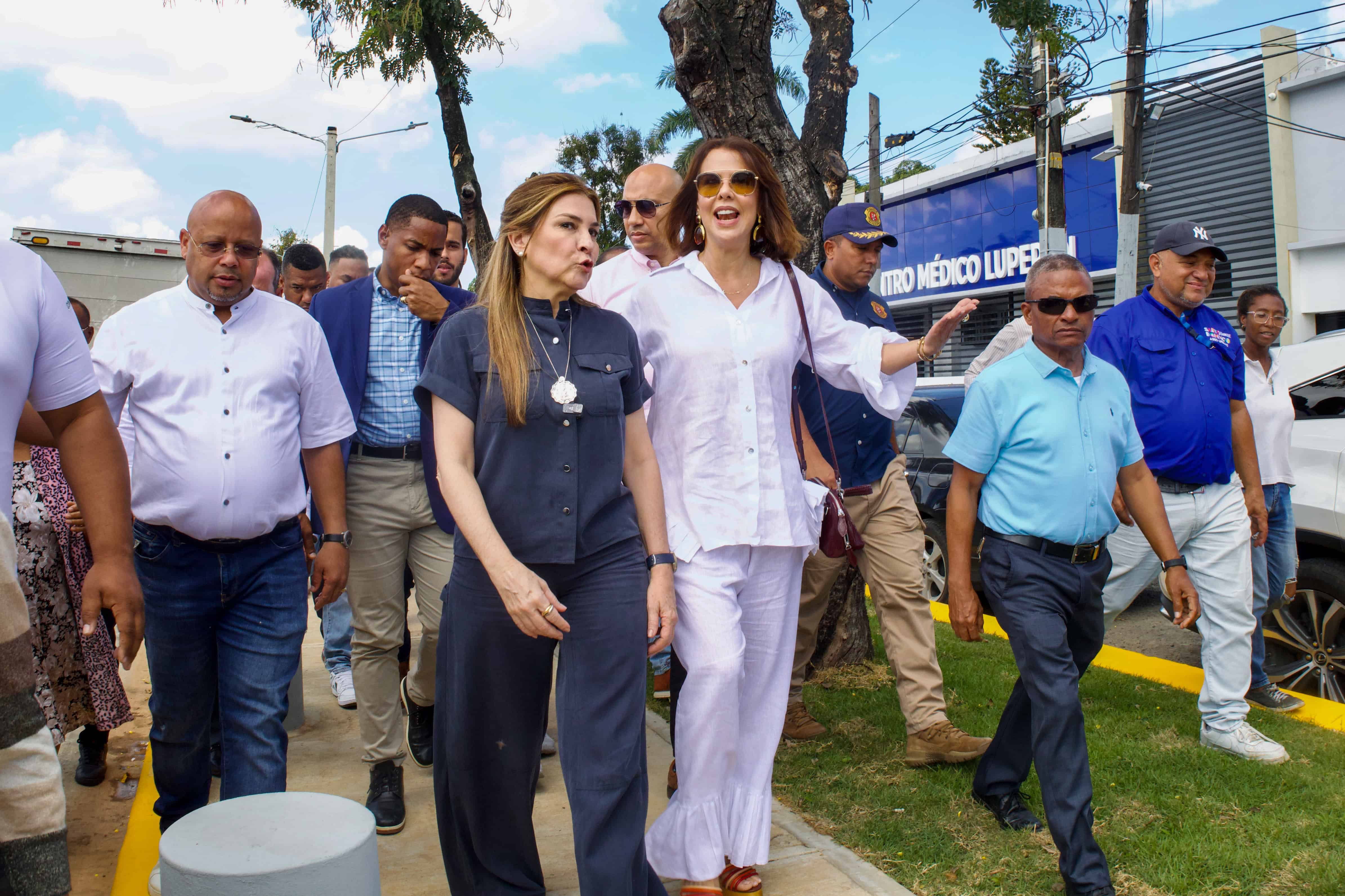 La alcaldesa Carolina Mej&iacute;a realiz&oacute; un recorrido por el parque.