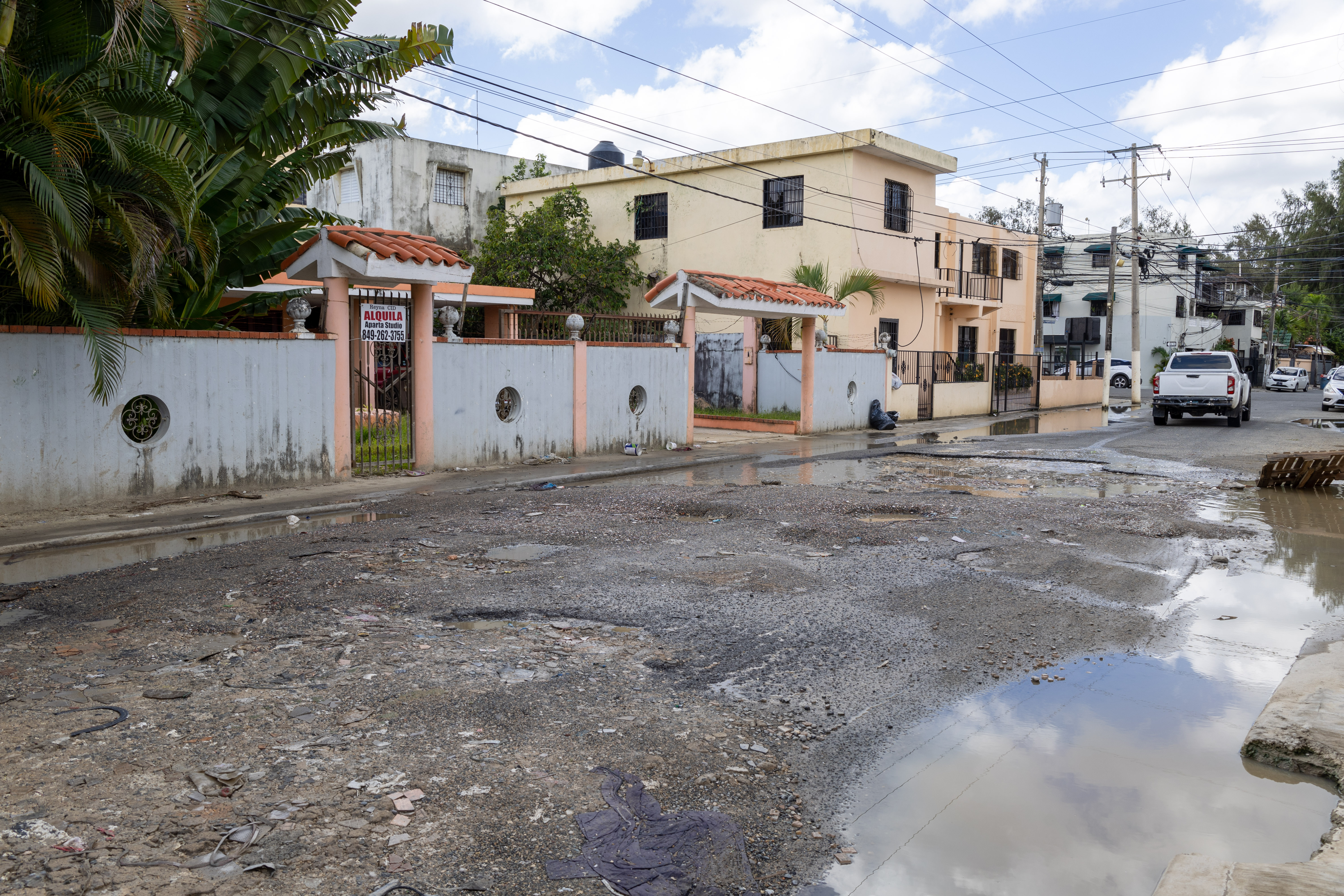 Los veh&iacute;culos se maltratan cuando pasan por el lugar.