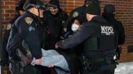 Casi 70 detenidos en protesta en hotel de Nueva York se&ntilde;alado por alojar fuerza migratoria