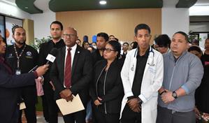 Colegio M&eacute;dico exige investigaci&oacute;n tras apresamiento de un pediatra en la emergencia del Robert Reid