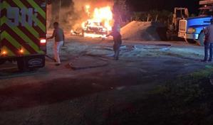 Cami&oacute;n se incendia en la carretera Hato Mayor – El Seibo