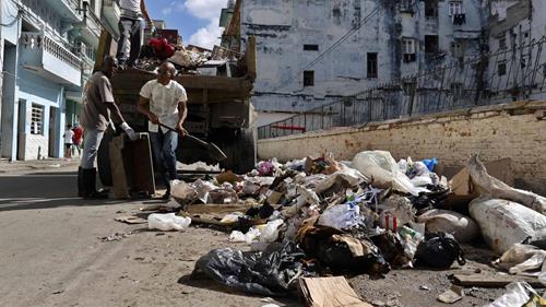La basura rebosa las calles en Cuba por la falta de gasolina - Diario Libre