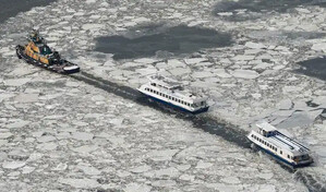 El servicio de ferry de Nueva York suspende sus rutas por hielo en los r&iacute;os